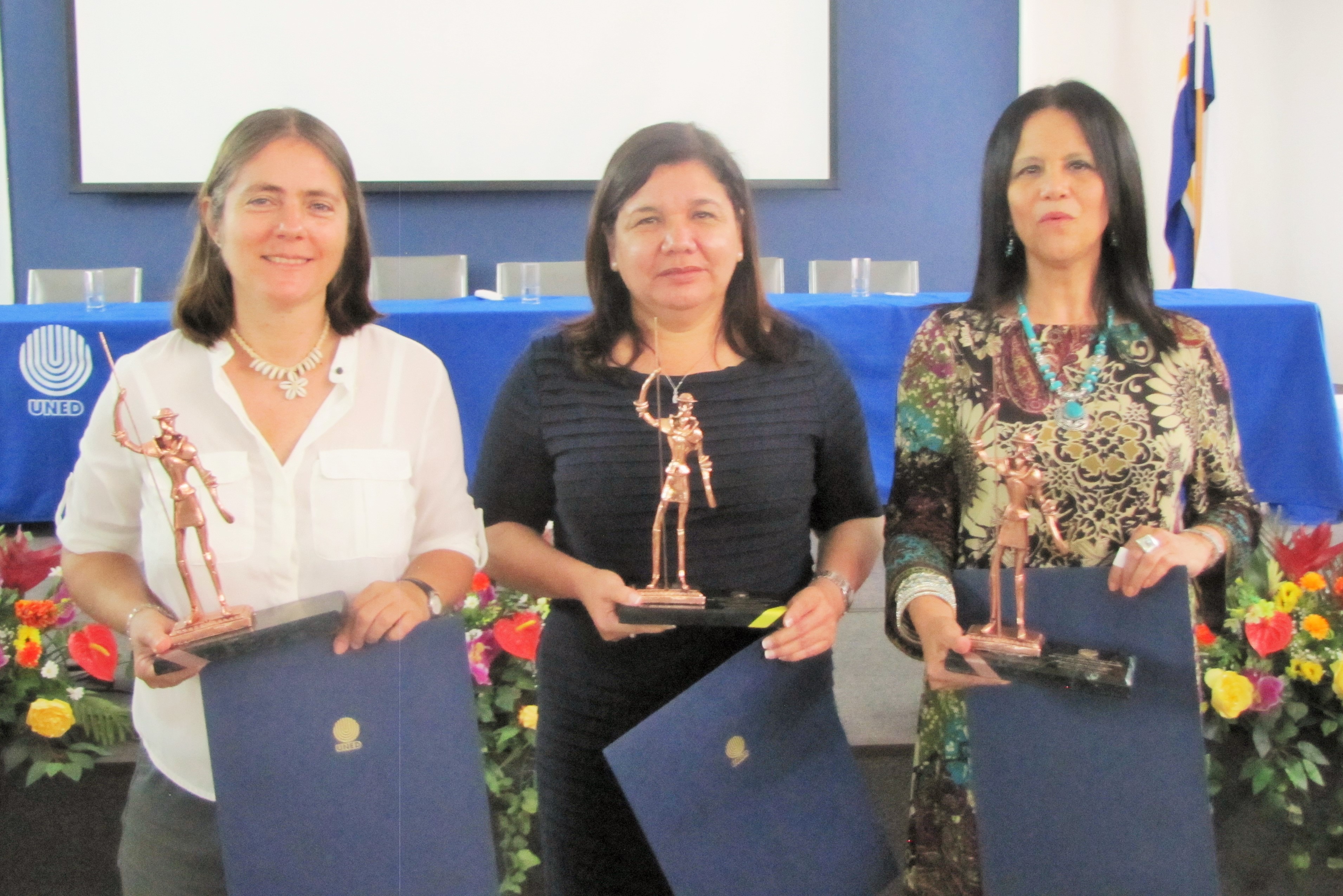 (De izq. a derech.) Mar&iacute;a Alejandra Maglianessi, Ileana Salas y Roxana Morales.